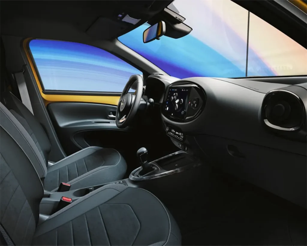 Toyota_AYGO_X_hibrid_belter_kijelzok_5-4