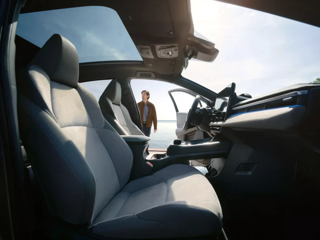 Toyota C-HR+ első ülések belső